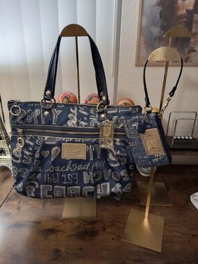 Coach Poppy Story Patch Graffiti Tote & Wristlet Combo